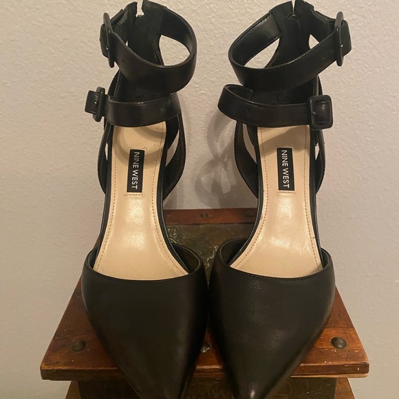 Shoes - Nine West dress pumps